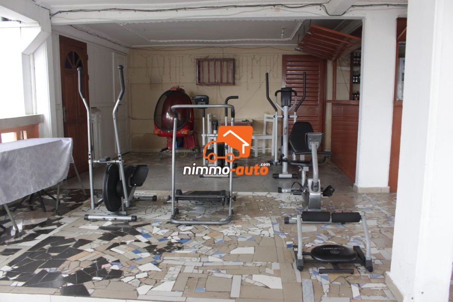 chambre meublée standard avec piscine à louer à Kribi