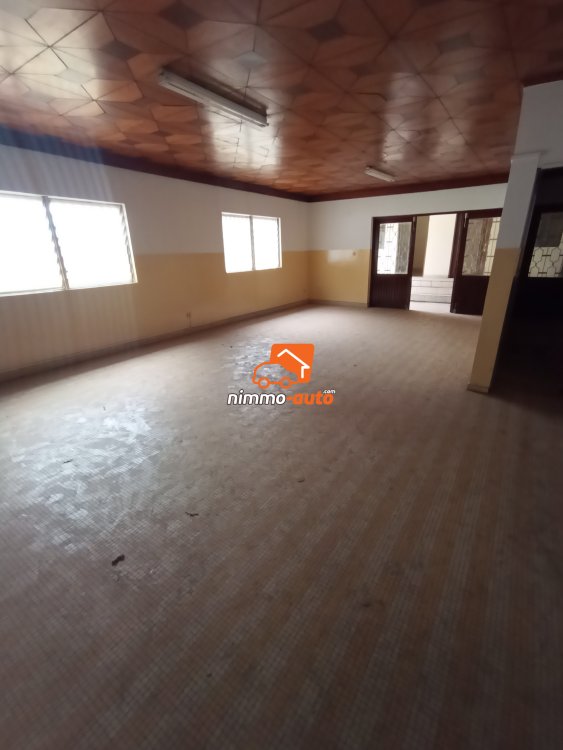 SOMPTUEUSE VILLA À LOUER BASTOS