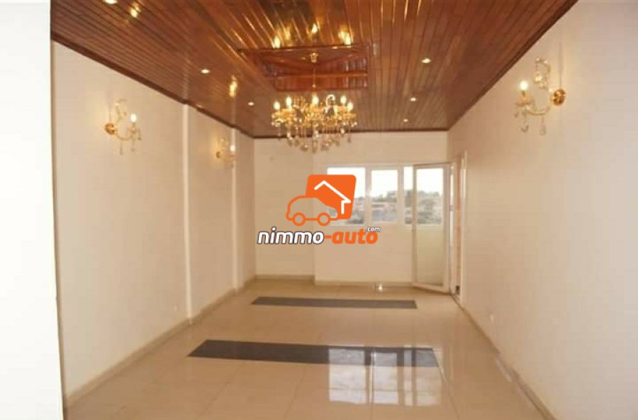 Appartement à Nkoabang