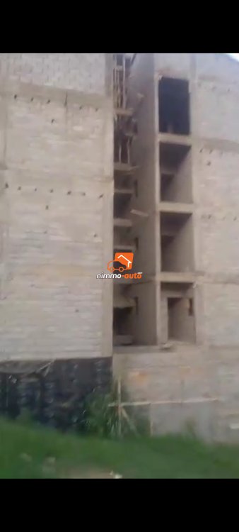 Terrain titré à vendre à omnisports