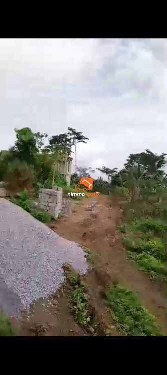 Terrain titré à vendre à Eyang