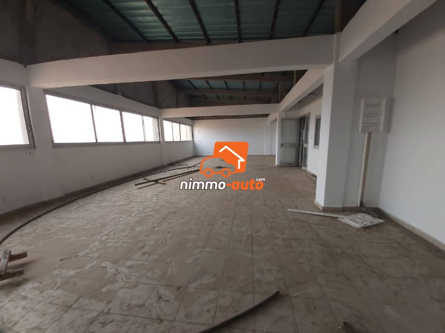 Plusieurs Bureaux Très Vaste à louer au Centre-Ville dans un Immeuble avec Asceseur