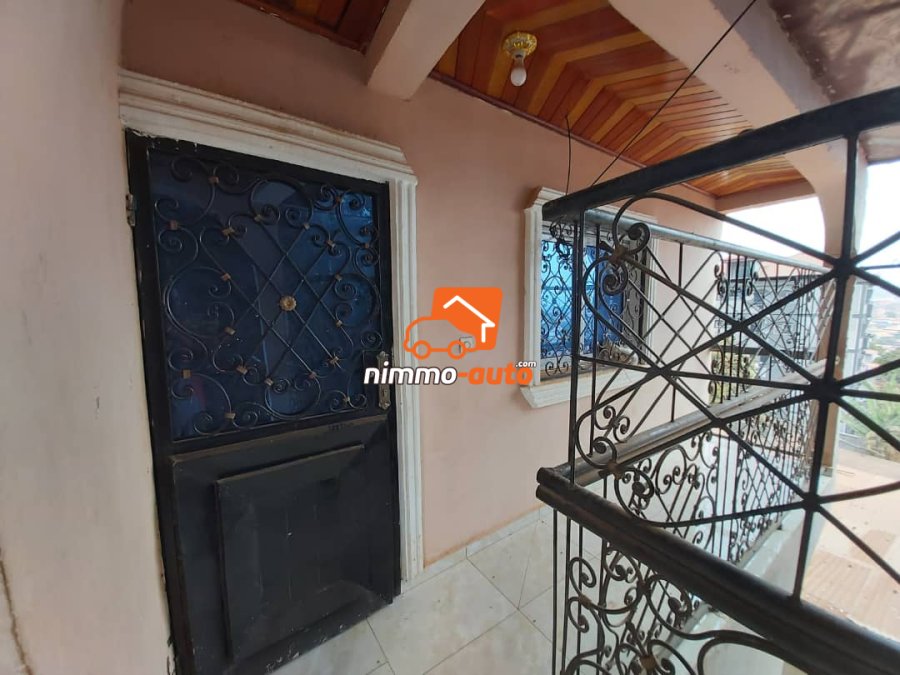 Appartement Très Beau, propre et Chic à louer à Biyem-Assi