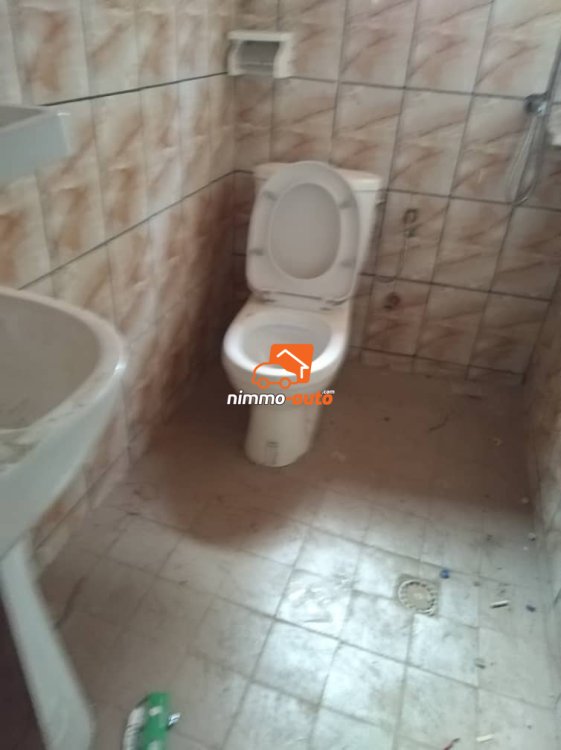 Appartement à louer à Biyemassi maison blanche