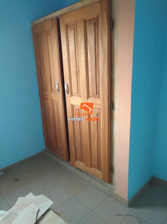 Appartement à louer à Biyemassi maison blanche