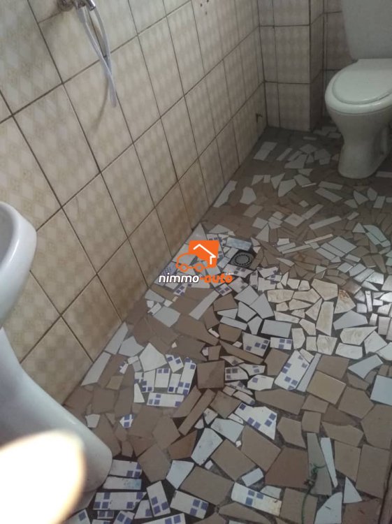 Studio à louer à Biyemassi (Superette)