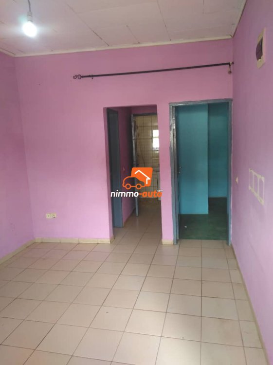 Studio moderne à louer à Biyemassi Superette