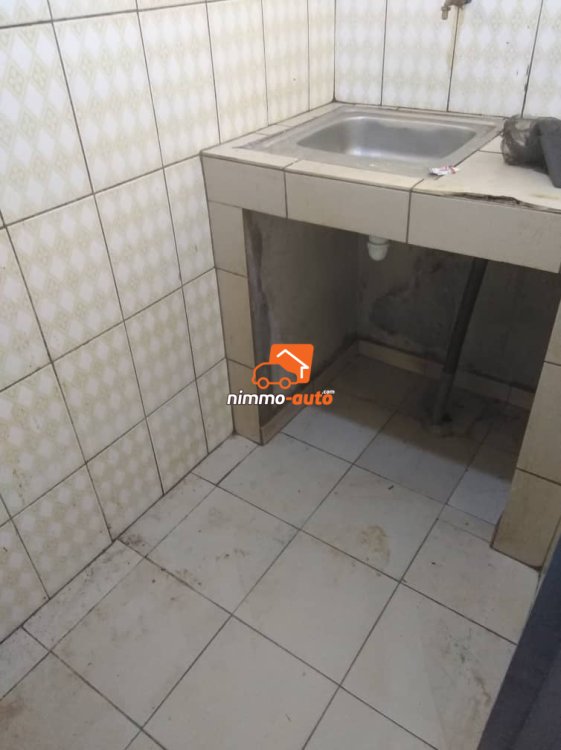 Studio moderne à louer à Biyemassi Superette