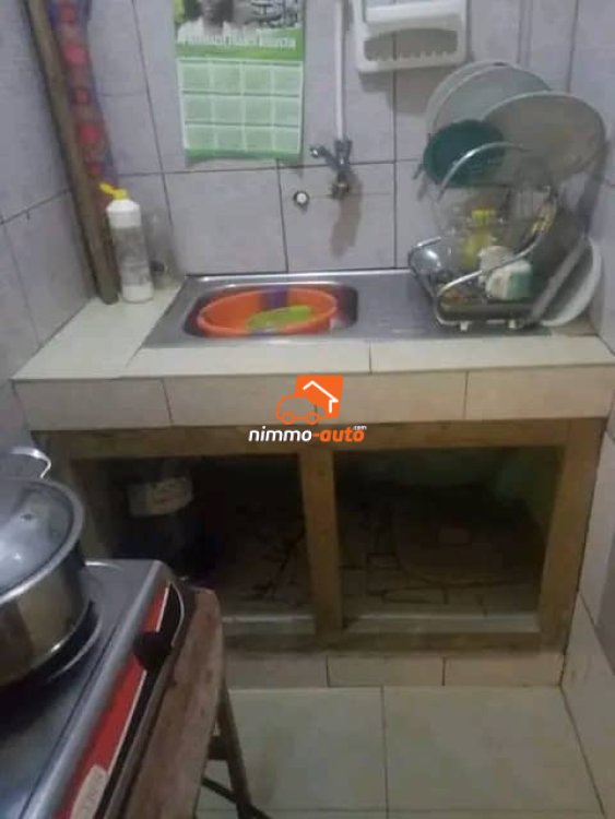 Chambre meublée climatisée à louer à Ndogbong