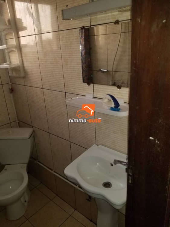 Chambre meublée climatisée à louer à Ndogbong