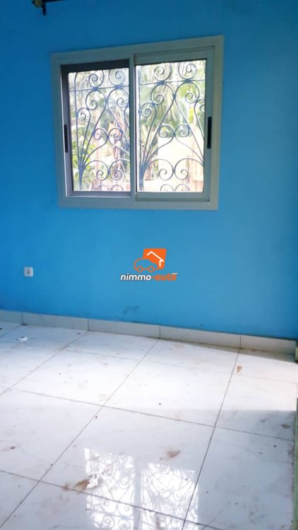 Studio moderne à Victor Hugo Shell Nsimeyong