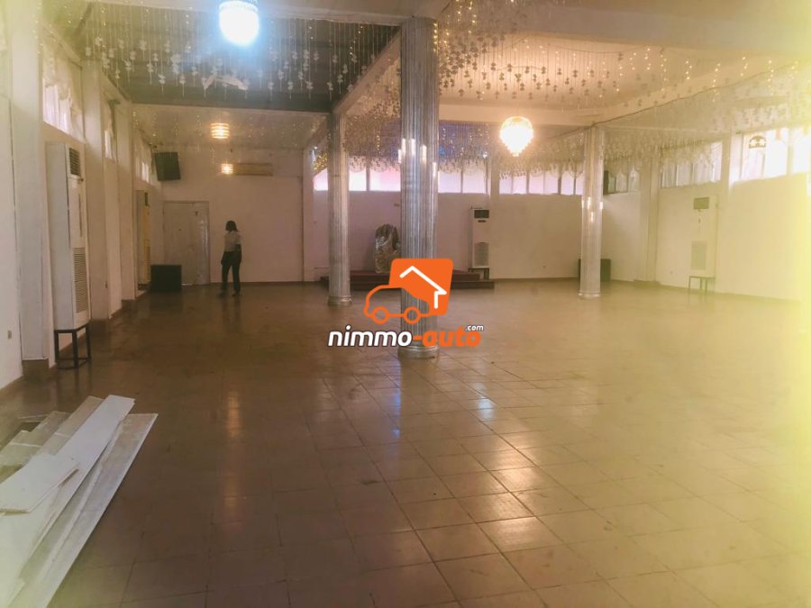 Salle de fête à 450 places à louer à Kotto