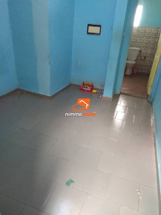 Chambre moderne à louer derrière le commissariat de Mendong