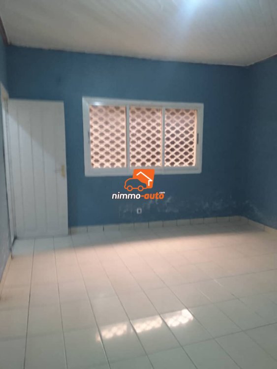 Très belle et grande villa à louer à Bonamoussadi