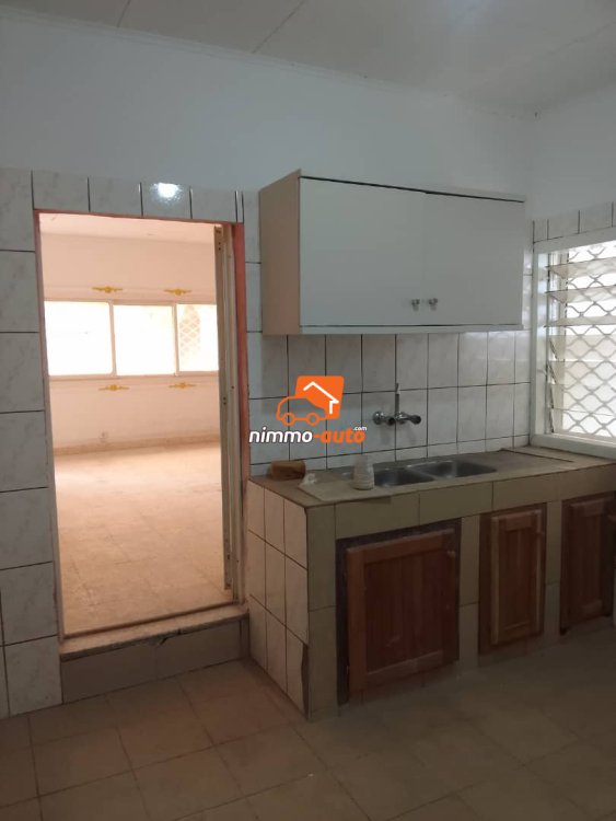 Très belle et grande villa à louer à Bonamoussadi