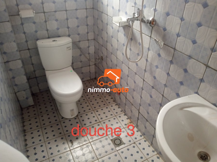 Très bel et vaste appartement à louer à Etoudi