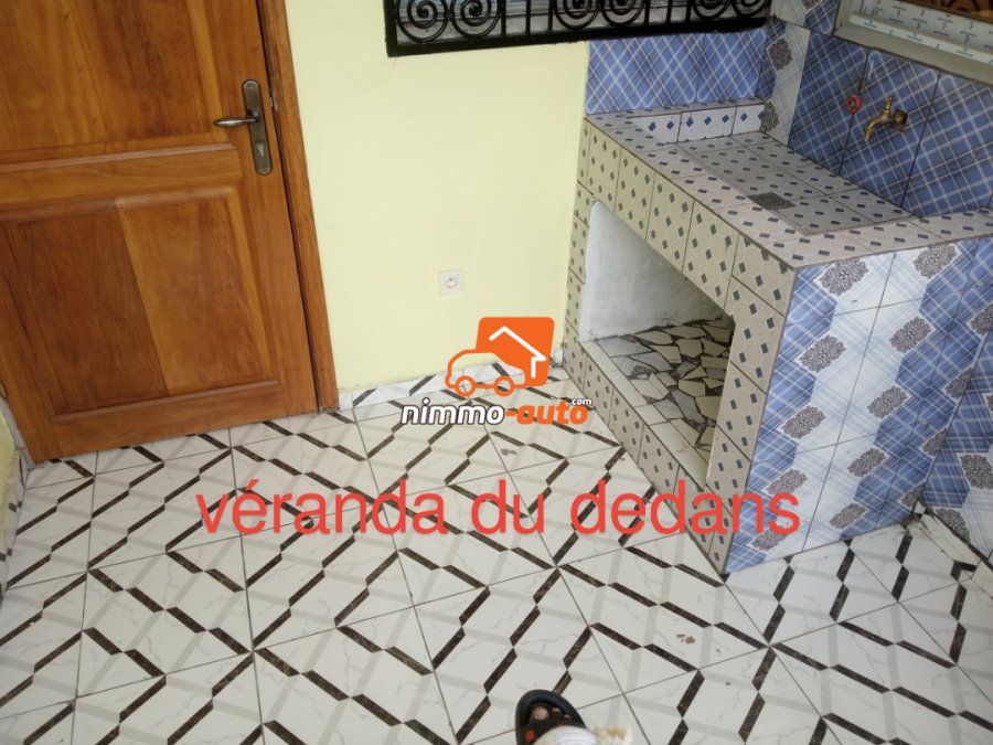 Très bel et vaste appartement à louer à Etoudi