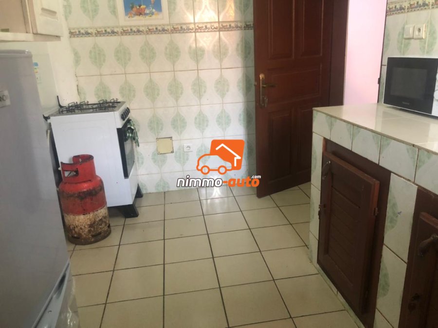 Joli appartement meublé moins cher à louer à Ydé-Obobogo