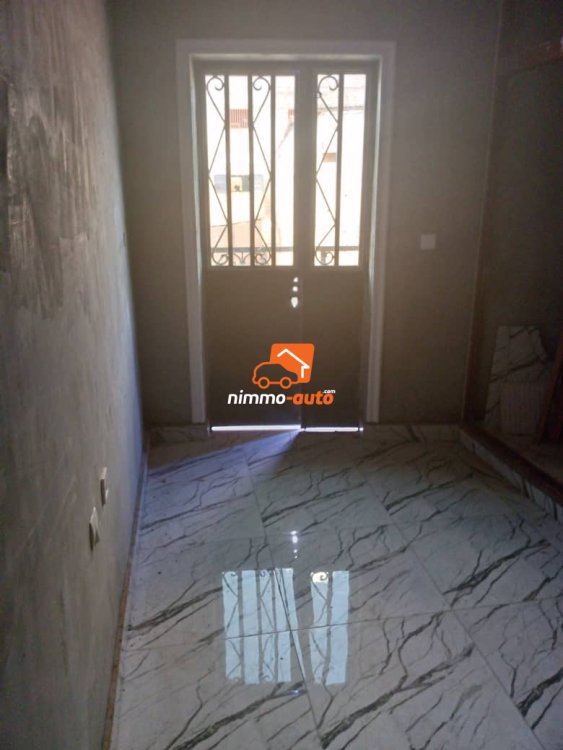 Plusieurs appartements nouvellement construits à louer à Emana Lycée