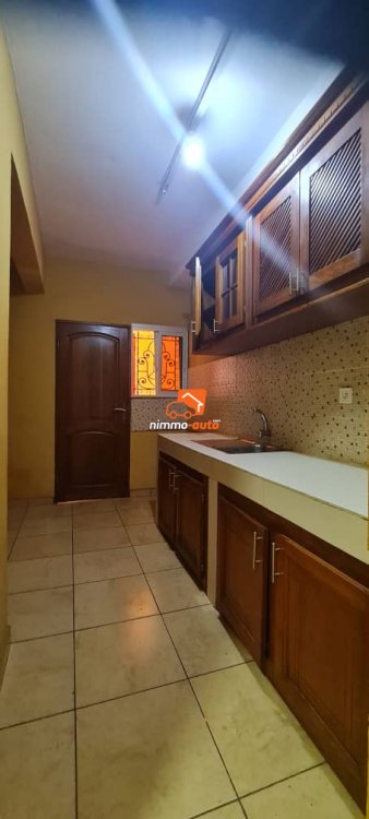 Incroyable appartement moderne staffé partout à Biyemassi montée des soeurs