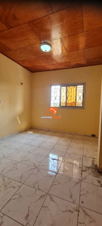 Appartement nouvellement construit à louer à Etoudi par Abattoir