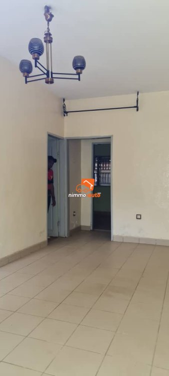 Studio moderne à louer à Biyemassi Somatel