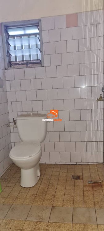 Studio moderne à louer à Biyemassi Somatel