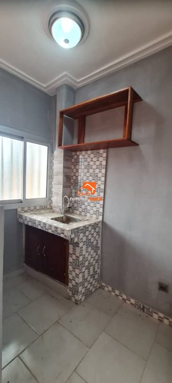 Studio moderne nouvellement construit à Nsimeyong