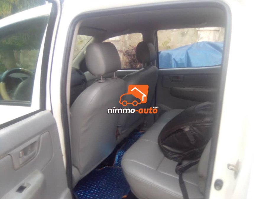 Pick up double cabine occasion d'Europe à louer à Yaoundé