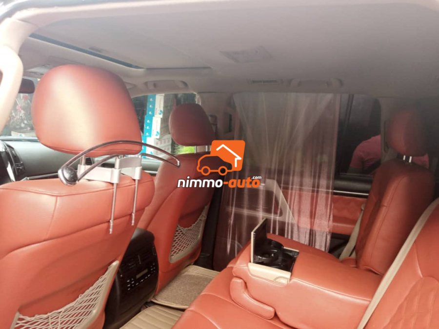 Landcruiser V8 7places à louer