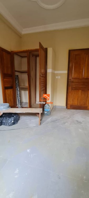 Appartement moderne nouvellement construit à Nsimeyong