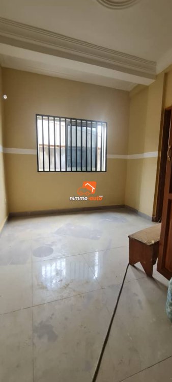 Appartement moderne nouvellement construit à Nsimeyong