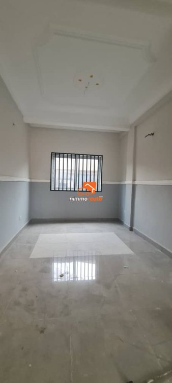 Appartement moderne nouvellement construit à Nsimeyong