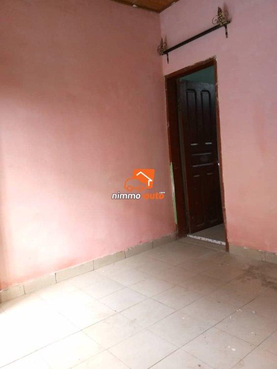 Studio moderne à louer dans un camp à Ngousso