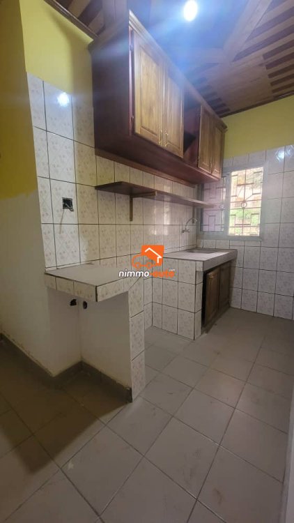 Appartement moderne à louer à Biyemassi maison blanche