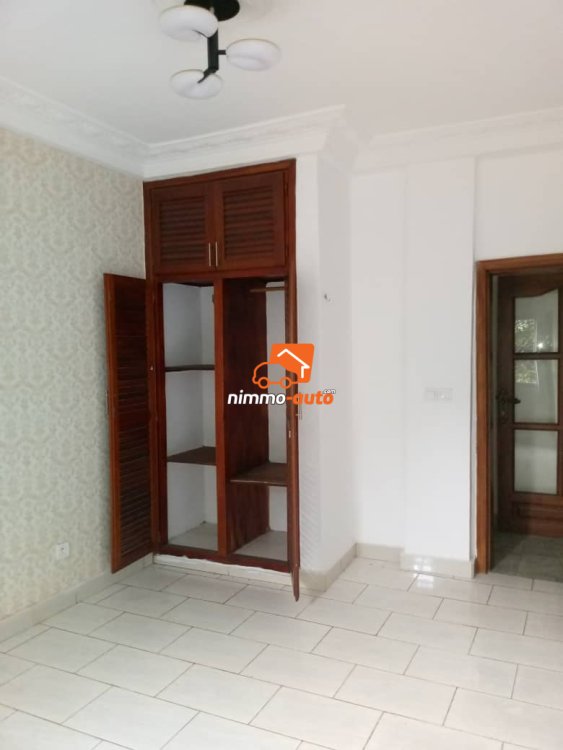 Appartement très haut standing à louer à Bastos