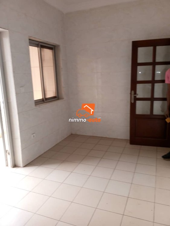 Luxueux appartement à louer au Golf Bastos