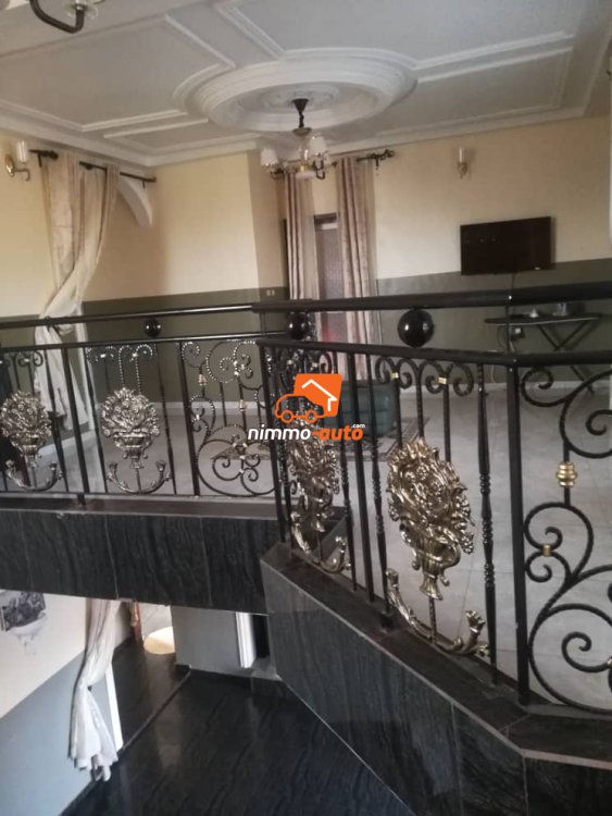 Duplex avec boucaro à vendre à Odza