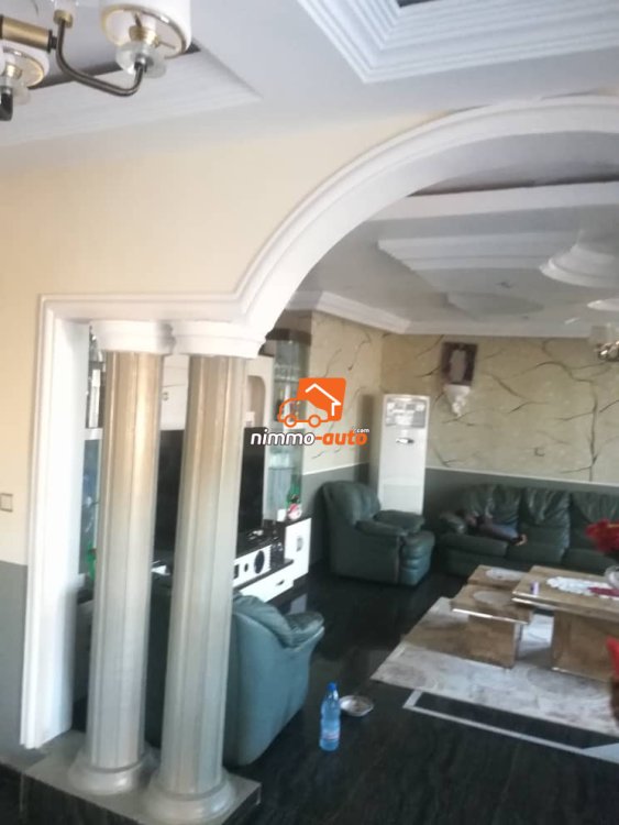 Duplex avec boucaro à vendre à Odza