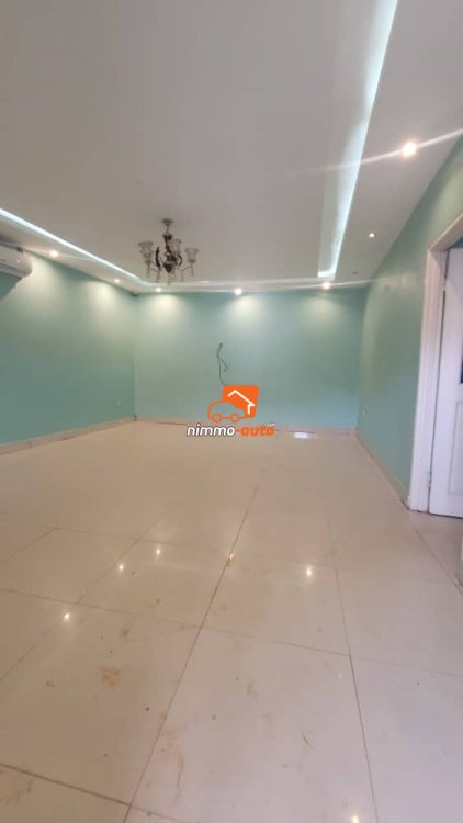 Très grande villa à louer à Nsimeyong
