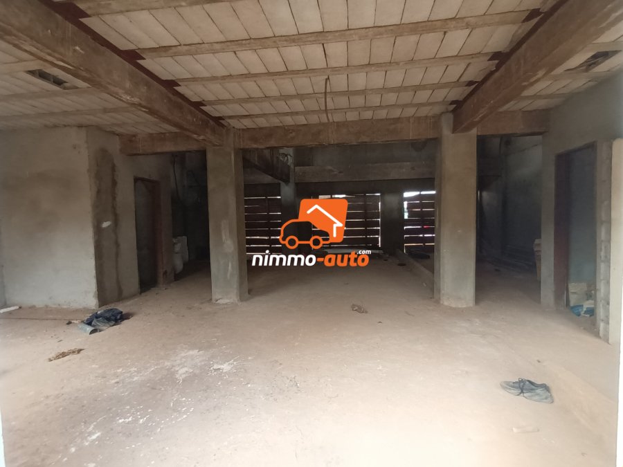 Plusieurs bureaux à louer disponible au carrefour Jouvence