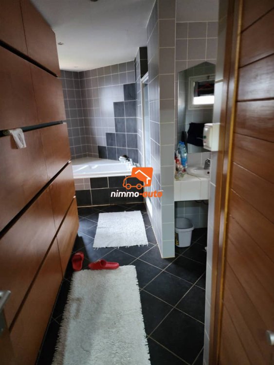 Magnifique villa très haut standing à vendre au golf à Bastos