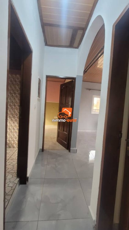 Appartement moderne nouvellement construit à Nsimeyong chapelle