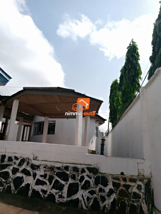 Somptueux duplex à vendre au Golf Bastos