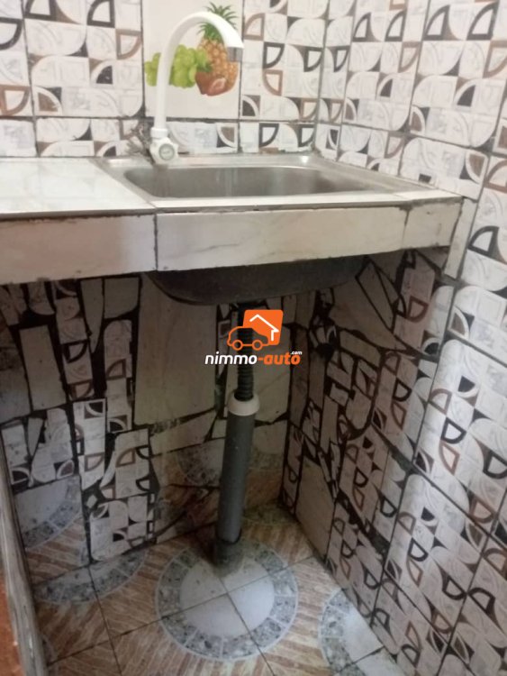 Chambre moderne bien propre nouvellement construite à Makepe