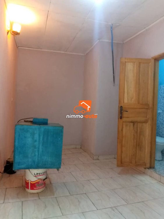 Chambre moderne bien propre nouvellement construite à Makepe