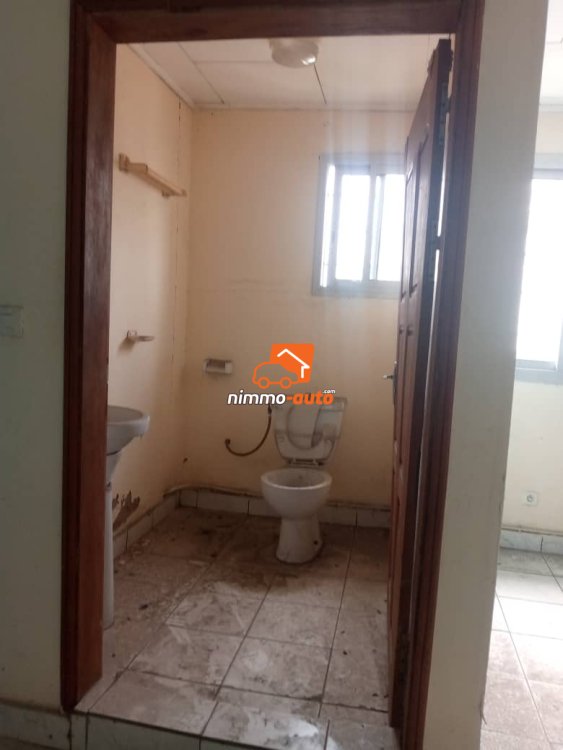 Plusieurs espaces pour bureau à louer à Bonadibong