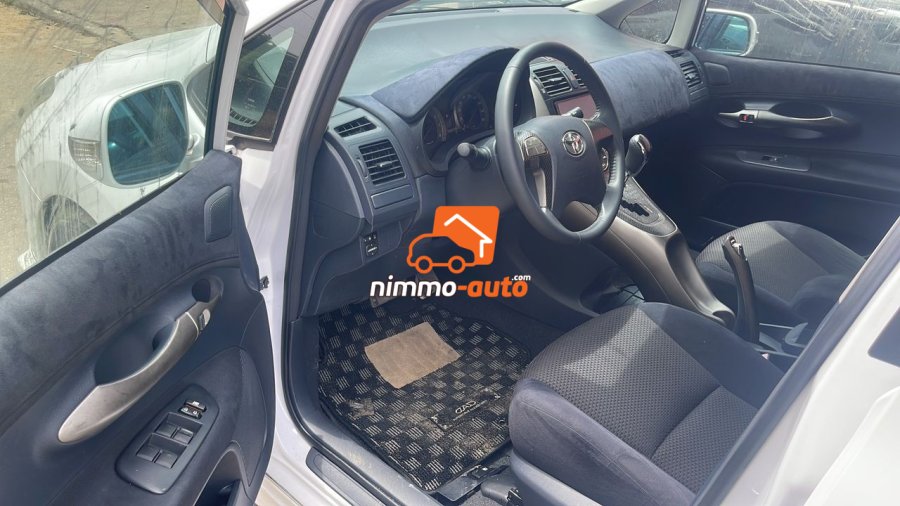 Toyota Blade 2008 à vendre à Douala