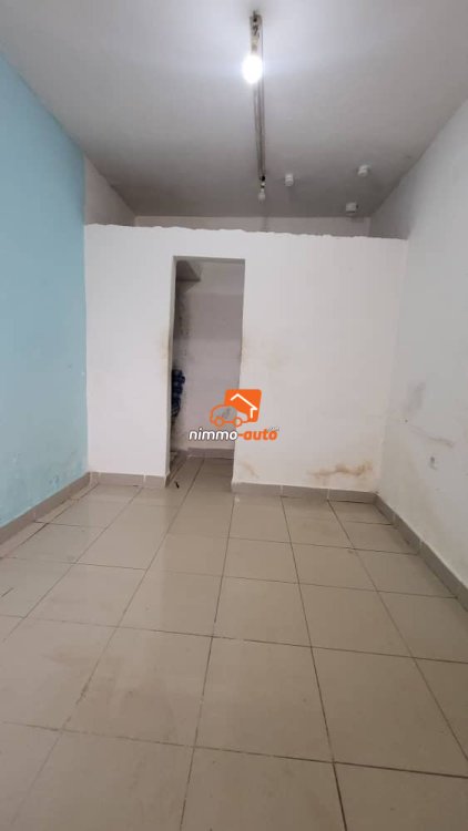 2Chambres modernes de 25mil et 30mil à louer à Efoulan