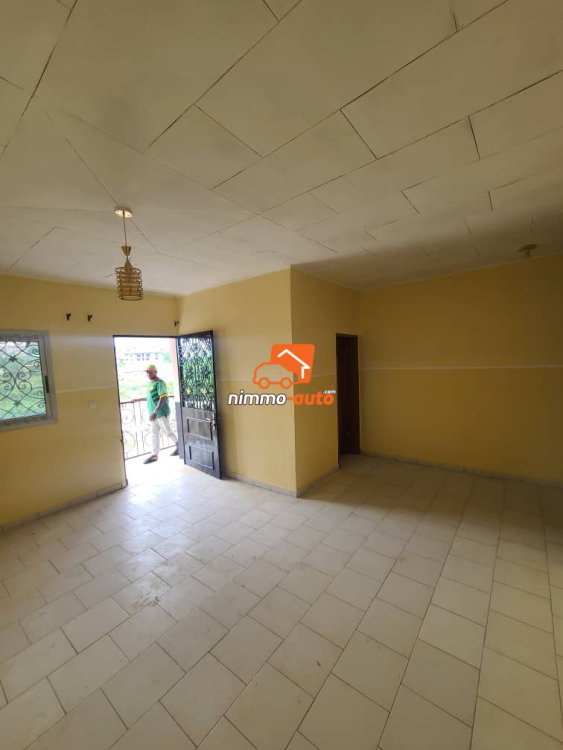 Des studios nouvellement construit situé à plaque L&B Odza